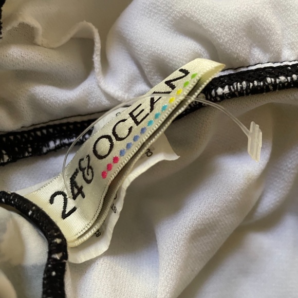 NWOT 24 & ocean 1 piece black and white swim suit size small - Picture 4 of 7